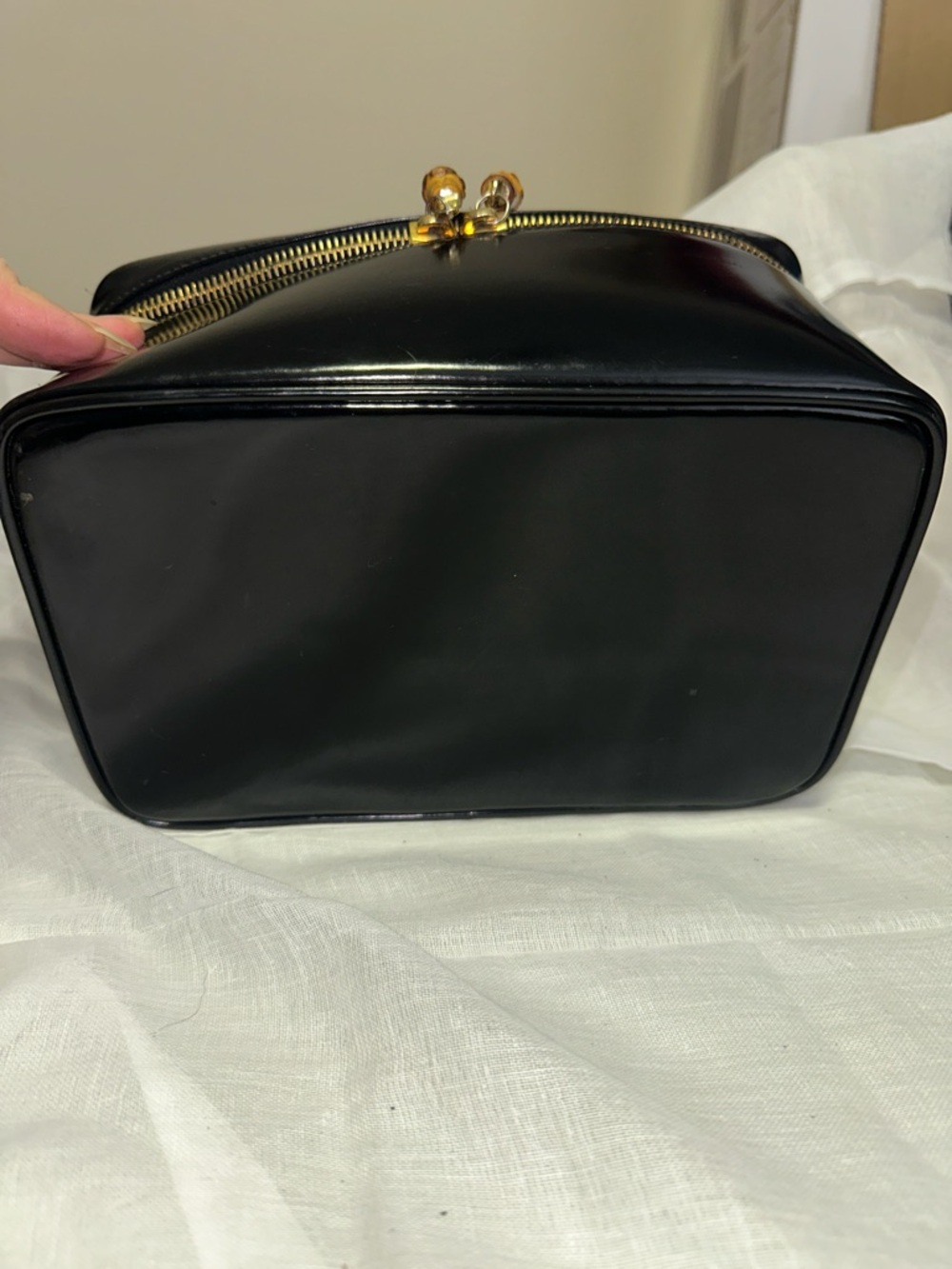 Authentic Gucci Black Patent Leather Vanity Case with Bamboo Zipper Pulls - Picture 7 of 15